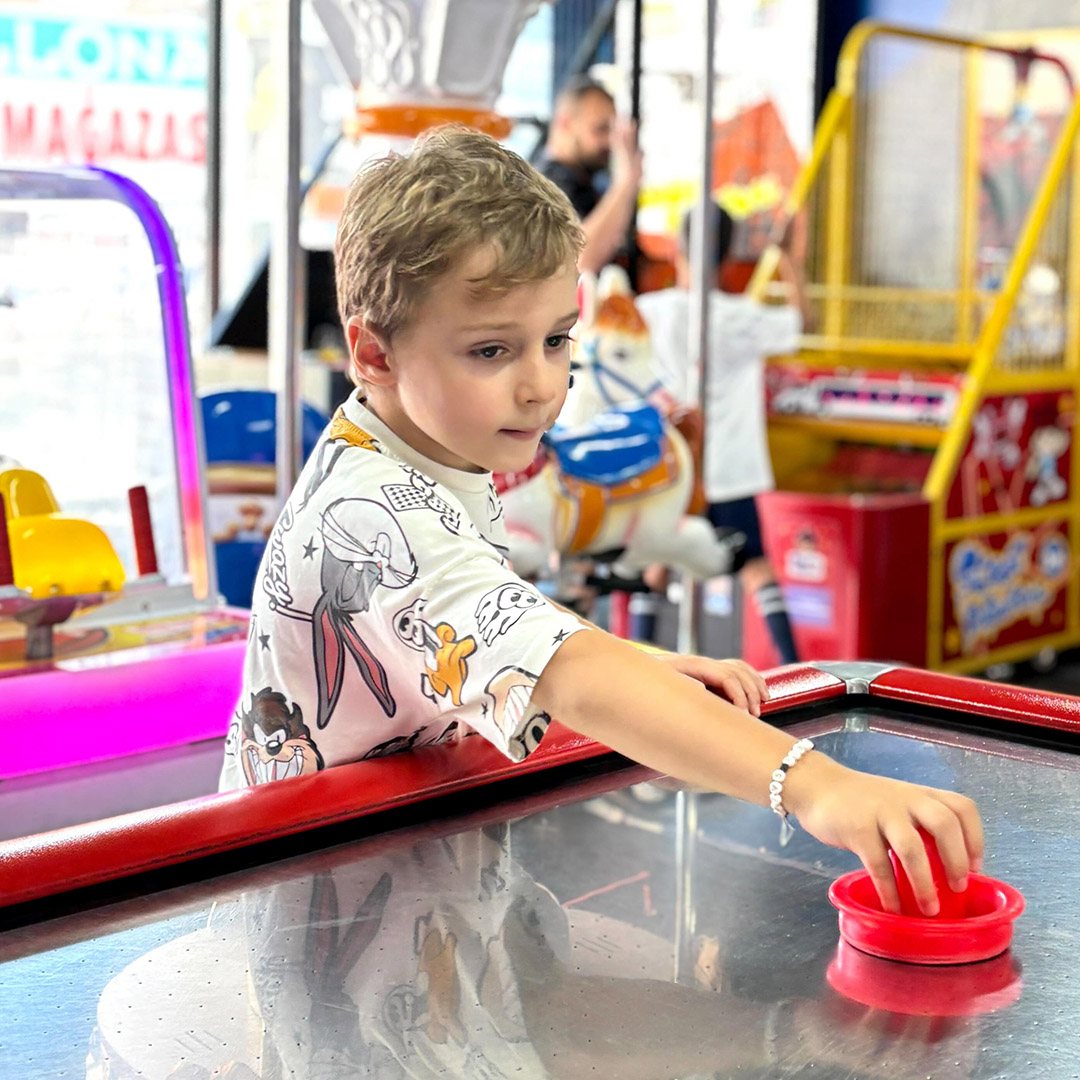 Soft play oyun alanlarımızda macera dolu anlar! Çocuklarımız hem sosyalleşiyor hem de motor becerilerini geliştiriyor. 🏃‍♂️🎈
